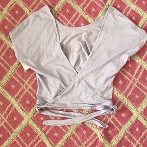 It’s a tie tee lululemon top